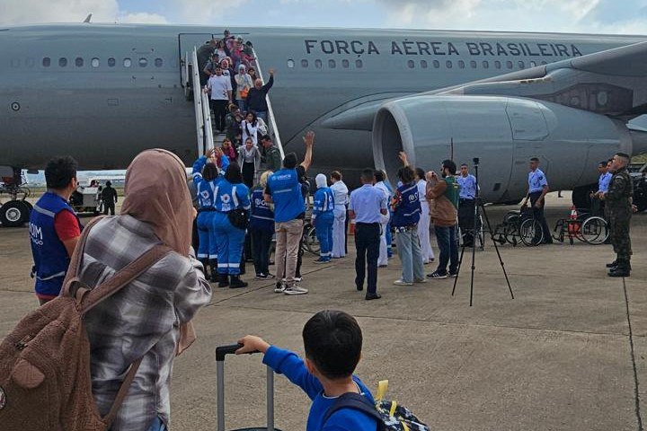 Com a chegada do quarto voo ao Brasil, a operação soma a 885 passageiros e 11 pets resgatados do Líbano em uma semana - Foto: Força Aérea Brasileira (FAB)