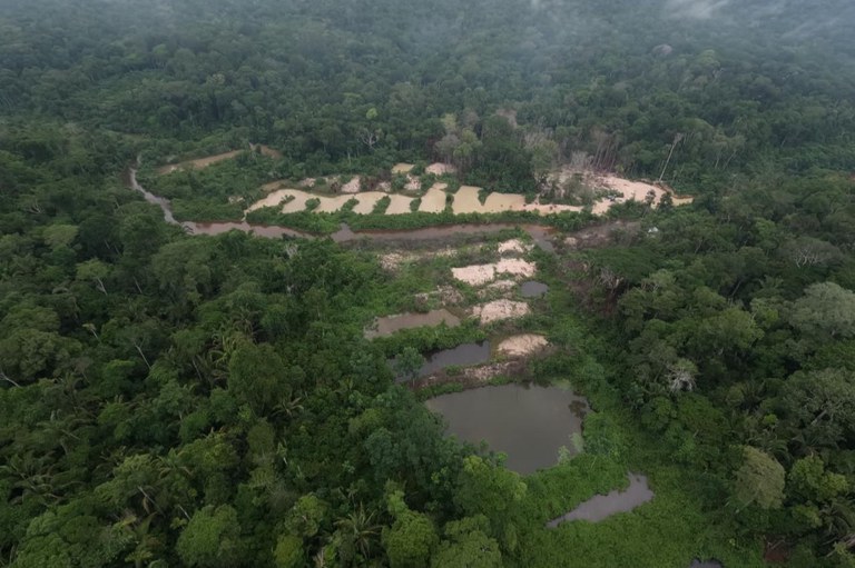 Na cidade paraense de Jacareacanga, considerada a capital do garimpo ilegal, população sobrevive graças a benefícios sociais e investimentos do Governo Federal