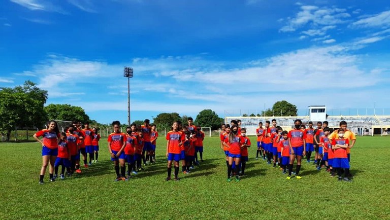 Projeto craques bom de bola/ escolinha de futebol de campo