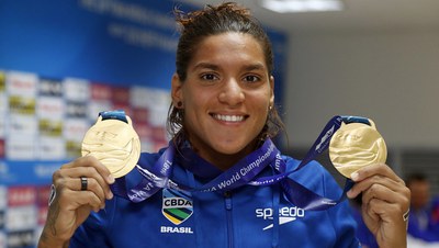 ana_marcela_medalhas.jpg