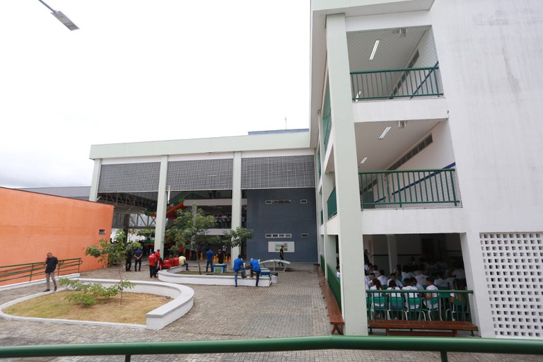 ESCOLA EM TEMPO INTEGRAL