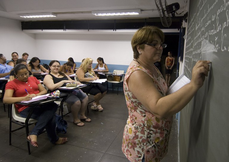 Escola Mun. Acácio de Paula Leite Sampaio EJA_Santos-SP_Foto Fabiana Carvalho 19.03.2009.jpg