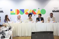 MEC realiza reunião com lideranças de cursinhos populares