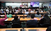 Audiência debate valorização de professores da educação infantil