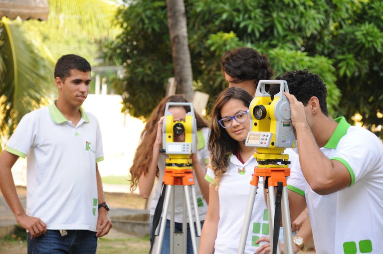 Campus Natal-Central - Aula Topografia Divulgação IFRN.jpg