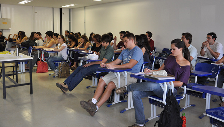 Estudantes que pretendem se inscrever no Sisu ou concorrer a uma bolsa do ProUni ou financiamento do Fies devem conferir o novo calendário desses programas (Foto: Arquivo MEC)