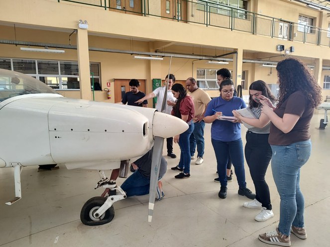 MEC e Anac capacitam mulheres em manutenção aeronáutica