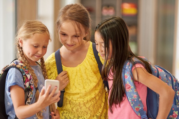 Aprovado PL que restringe uso de celular nas escolas