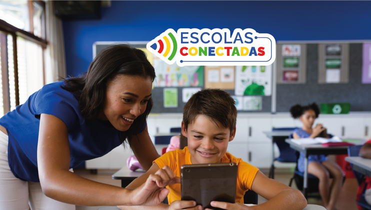 Escolas Conectadas completa um ano promovendo cidadania digital