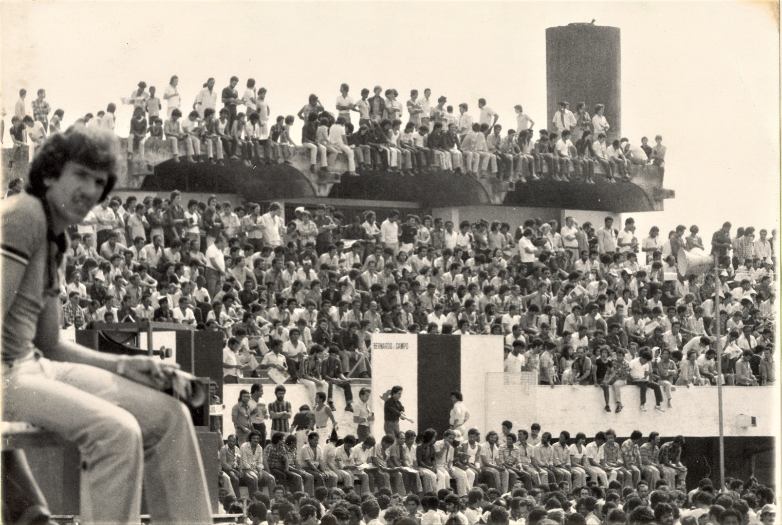 Metalúrgicos em greve lotam estádio em São Bernardo do Campo - SP em finais dos anos 70