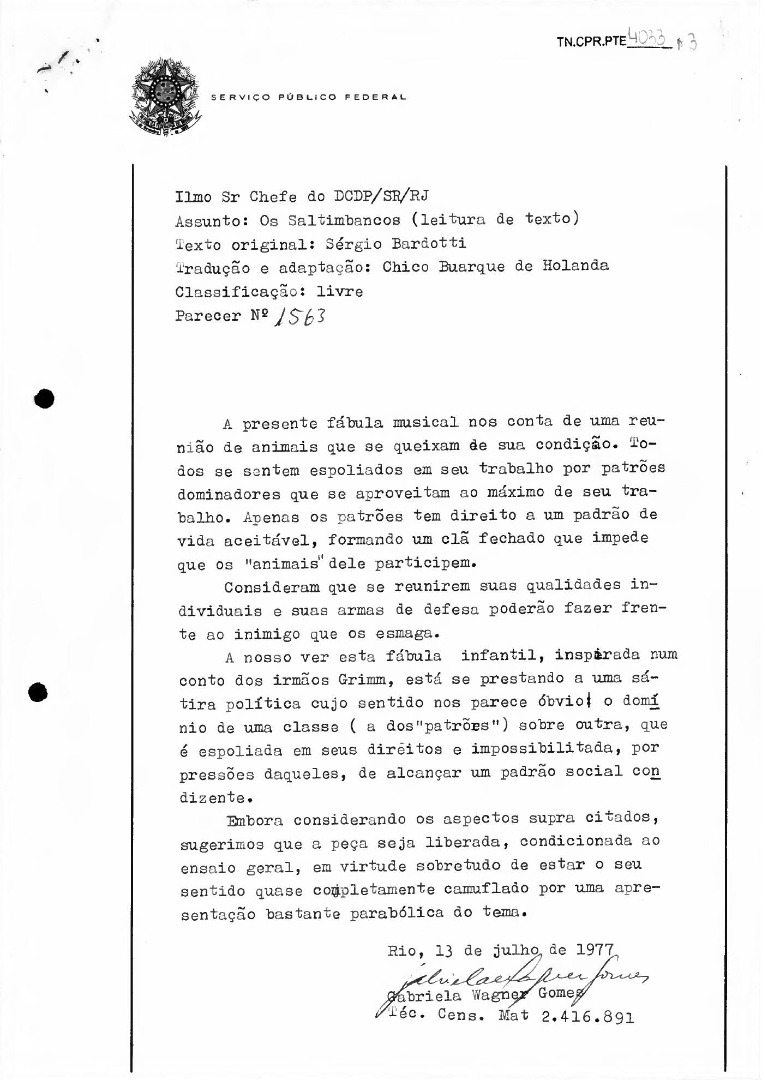 Parecer censório de julho de 1977 opinando pela liberação condicional da peça infantil "Os saltimbancos", adaptada por Chico Buarque