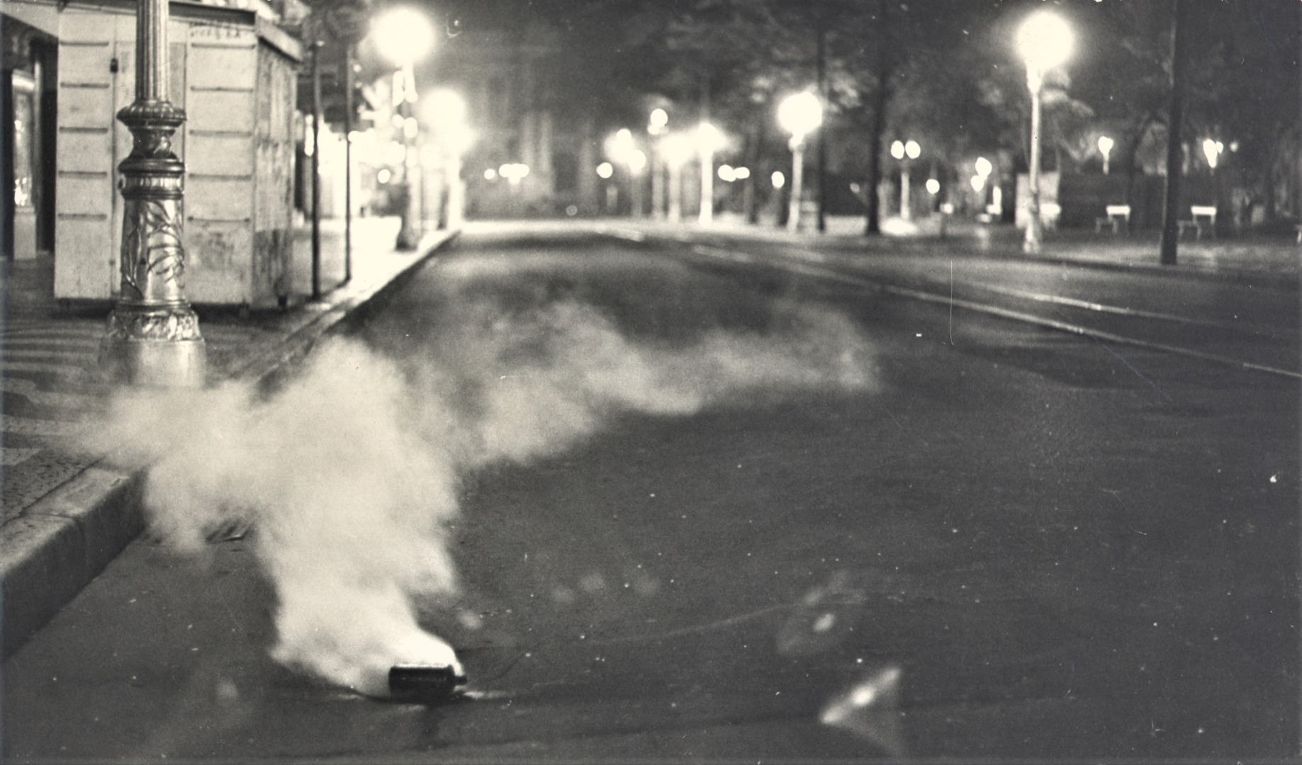 Bomba de gás lacrimogêneo usada para dispersar manifestação contra a ditadura em 1968 no Rio de Janeiro