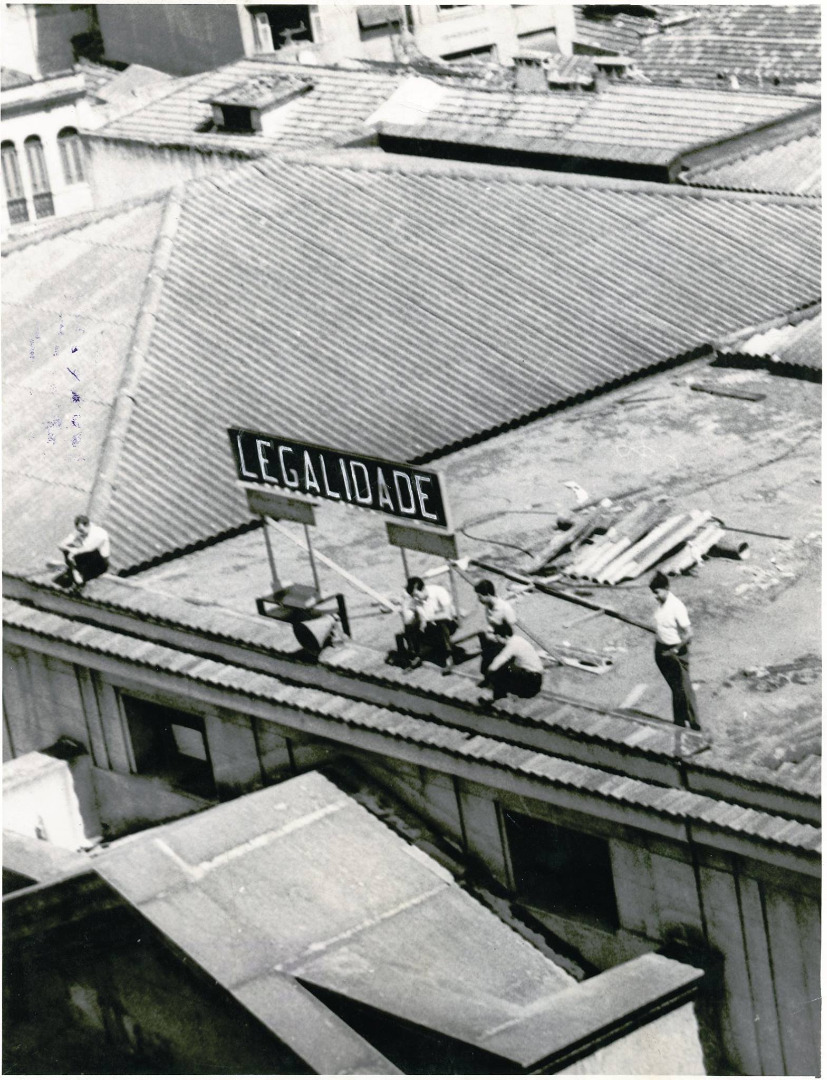 Em 03/09/1961, estudantes da Escola Nacional de Engenharia instalam “estação da legalidade”