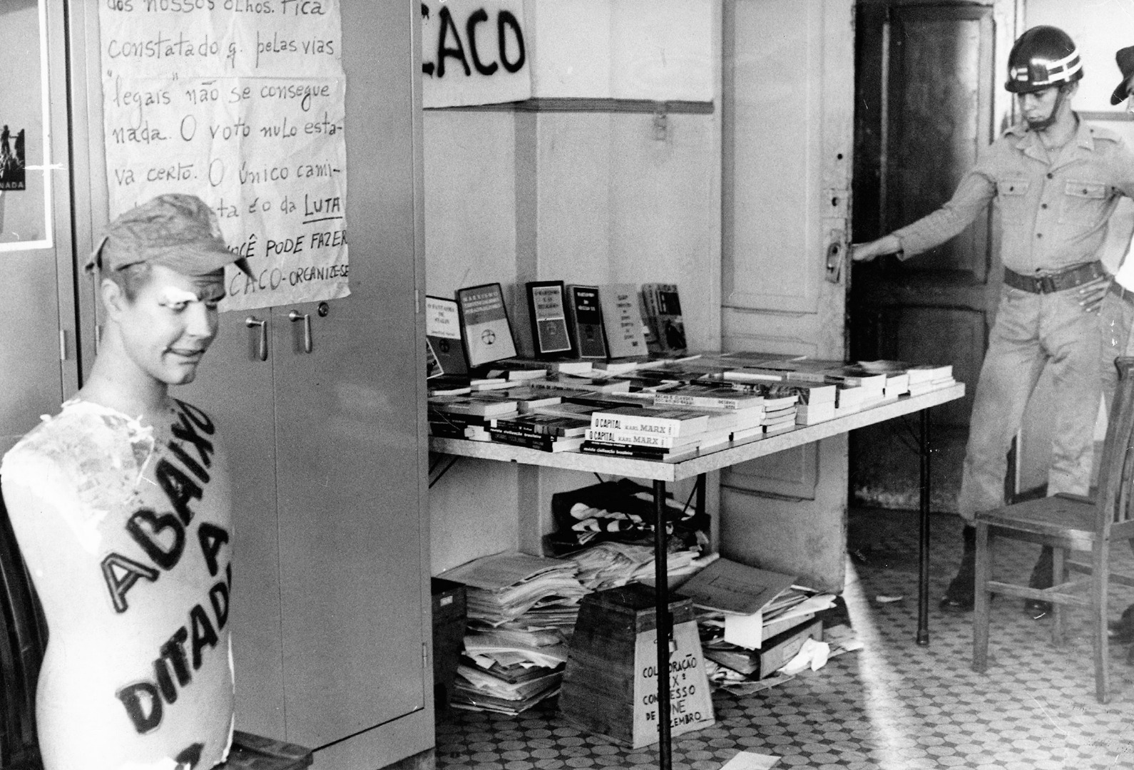 Em 1968, Exército apreende livros e material de protesto em diretórios acadêmicos de faculdades no Rio de Janeiro