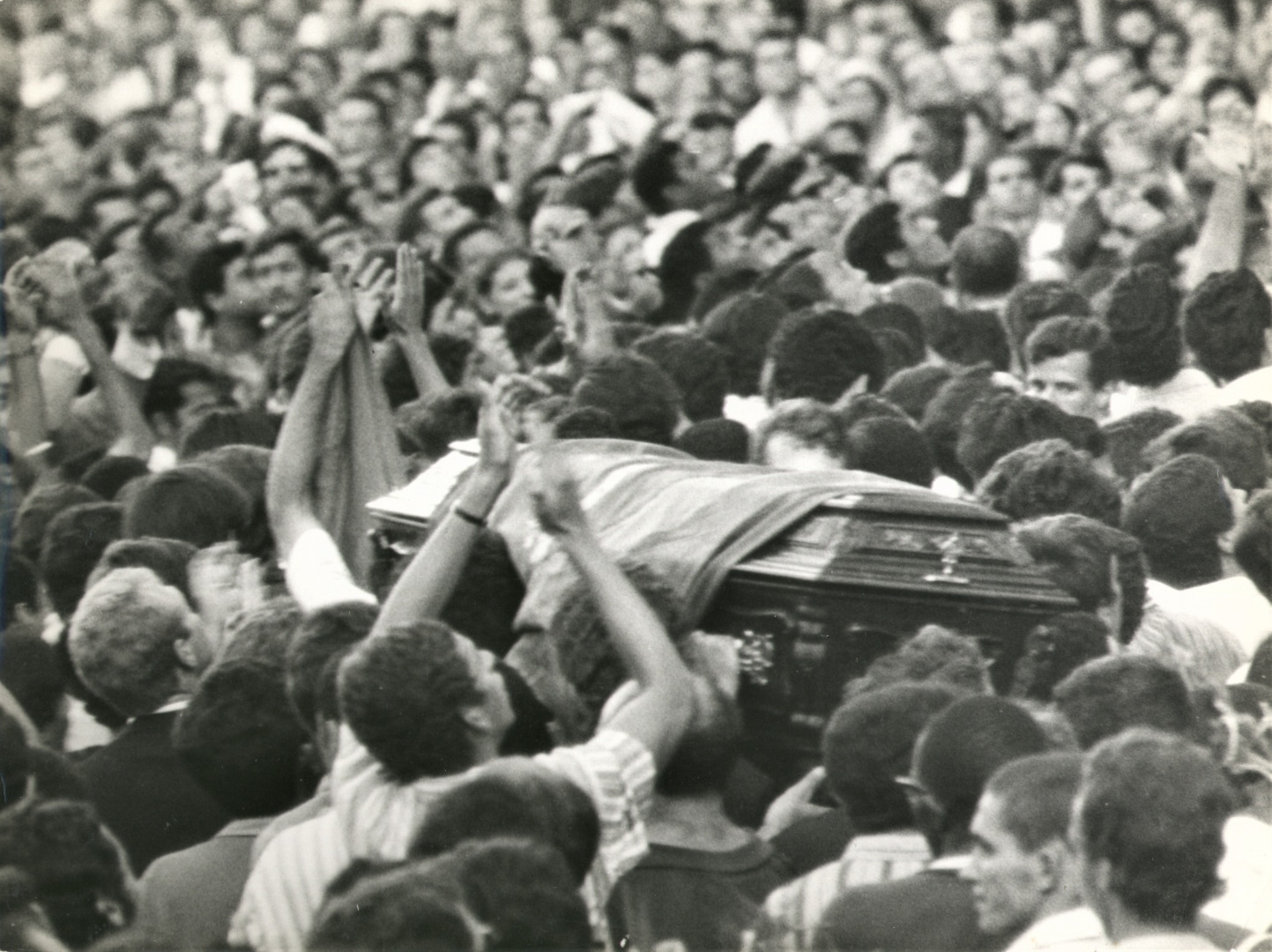 Enterro do estudante Edson Luis, morto pela polícia militar no Rio de Janeiro em março de 1968