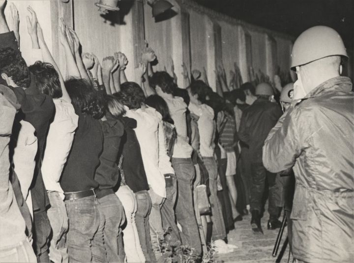 Estudantes presos em manifestação contra a ditadura no Rio de Janeiro em junho de 1968