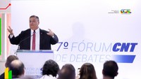 “A melhor estratégia é a asfixia financeira e logística”, defende Flávio Dino no 7º Fórum CNT de Debates, que discute combate ao crime nos transportes