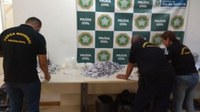 Força Nacional e Polícia Civil apreendem armas e drogas no RJ