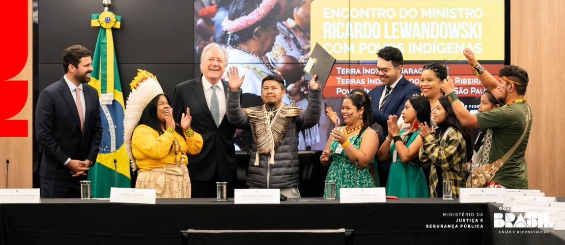 Estado paulista não tinha territórios de povos originários reconhecidos há mais de oito anos. Ato ocorreu em encontro com lideranças indígenas Guarani no Palácio da Justiça, em Brasília (DF), nesta quarta-feira (23)