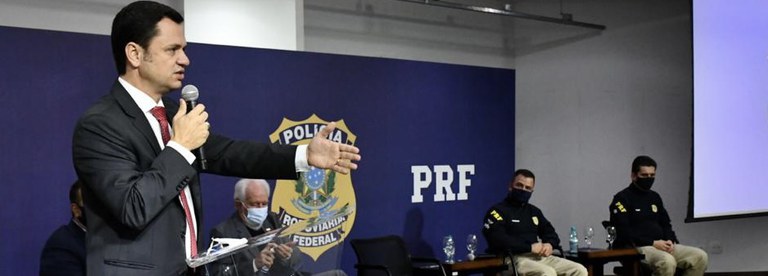 Ministro Anderson Torres dá posse ao novo superintendente da Polícia Rodoviária Federal no Paraná.jpg