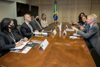 Ministro André Mendonça recebe embaixador dos Países Baixos no Brasil