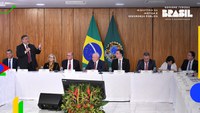 Ministro Flávio Dino apresenta dados da Operação Escola Segura em reunião na Presidência da República