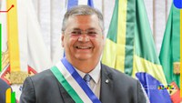 Ministro Flávio Dino recebe medalha da Ordem do Mérito da Defesa