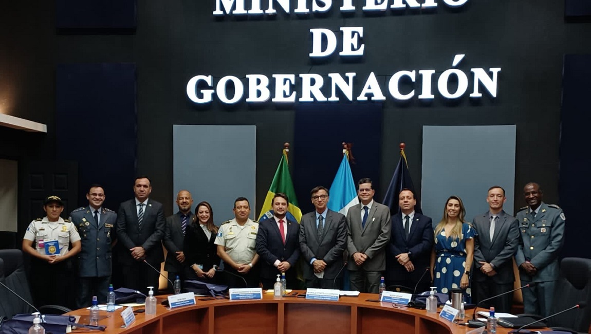 Programas de Policiamento Comunitário e Programas de Capacitação