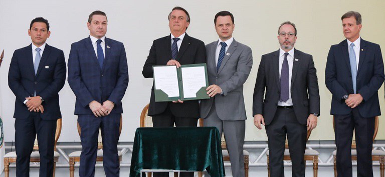 Presidente e ministro da Justiça e Segurança Pública participam da formatura de agentes da Polícia Federal.jpeg