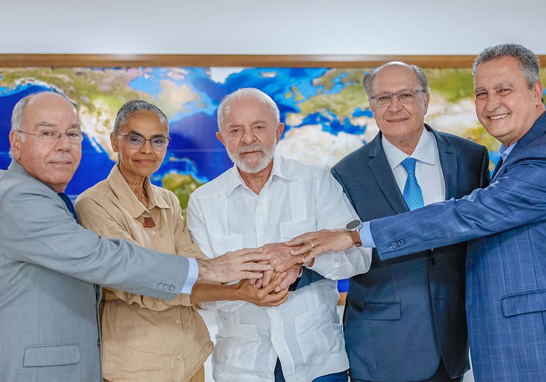 Presidente Lula durante encontro com o vice-presidente Geraldo Alckmin, a ministra Marina Silva e os ministros Rui Costa (Casa Civil) e Mauro Vieira (MRE). Foto: Ricardo Stuckert/PR