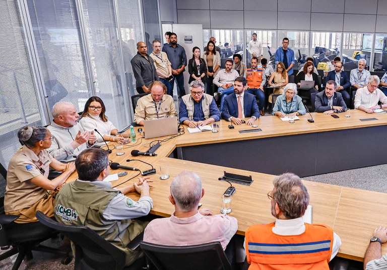 Reunião sobre incêndios no país na sede do Prevfogo/Ibama, em Brasília. Foto: Ricardo Stuckert/PR