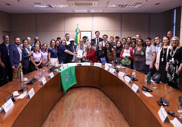 Reunião da ministra Marina Silva com catadoras e catadores. Foto: MMA