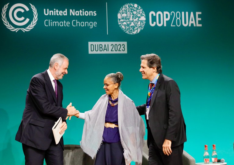 Ministra Marina Silva, ministro Fernando Haddad e embaixador André Corrêa do Lago na COP28. Foto: Fernando Donasci/MMA