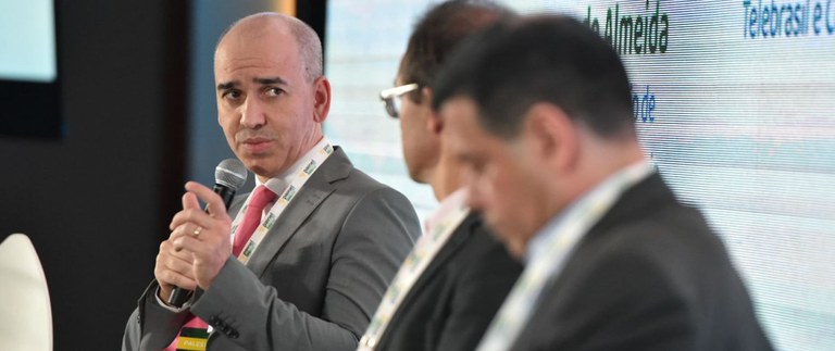 secretário-executivo do Ministério de Minas e Energia, Hailton Madureira, no Painel Telebrasil Talks.jpg