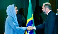 Alexandre Silveira assina cooperação no campo de energia renovável entre Brasil e Emirados Árabes Unidos