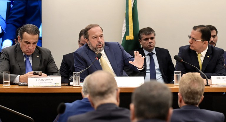 Ministro Aleaxndre Silvaira na Câmara.jpg