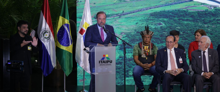 Ministro na posse da nova diretoria de Itaipu.png