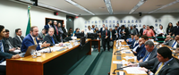 Alexandre Silveira detalha planejamento e destaca ações do ministério em reunião na Câmara dos Deputados