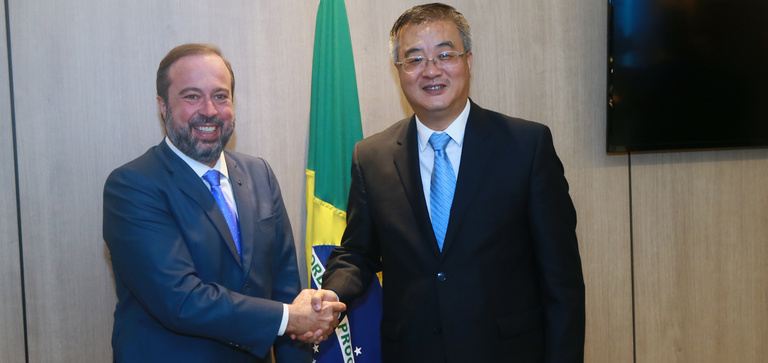 Alexandre Silveira recebe embaixador da China.png