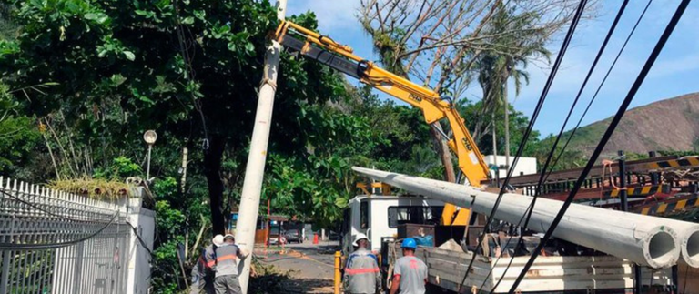 Empresa atuando no restabelecimento de energia no litoral do Rio de Janeiro.png