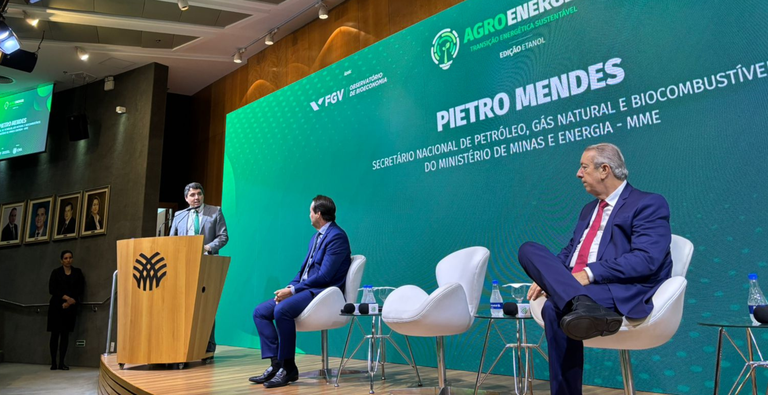 Aumento da mistura de etanol à gasolina para 35% pode evitar emissão de 55 milhões de toneladas de CO2 até 2037, aponta MME