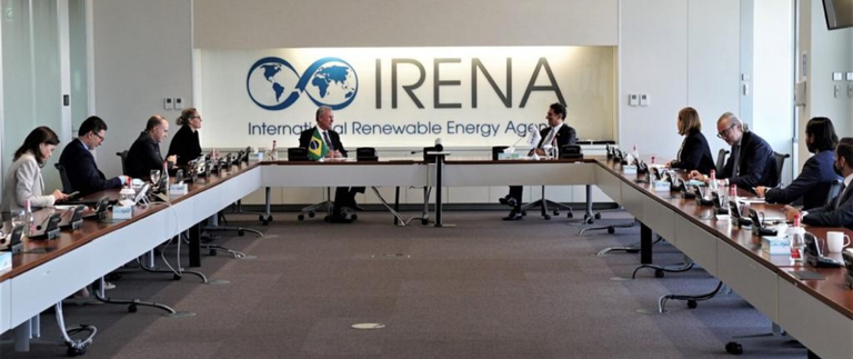 Bento Albuquerque realiza primeira visita à sede da Agência Internacional de Energias Renováveis