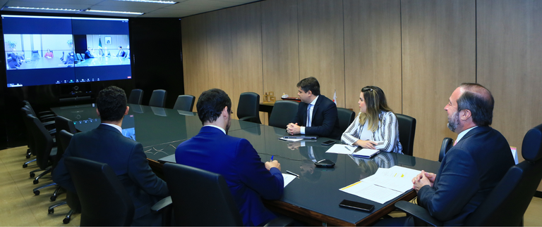 Cooperação com os Brics é tema de reunião entre Alexandre Silveira e Dilma Rousseff