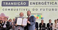 Ministro Alexandre Silveira comemora aprovação do Combustível do Futuro na Câmara