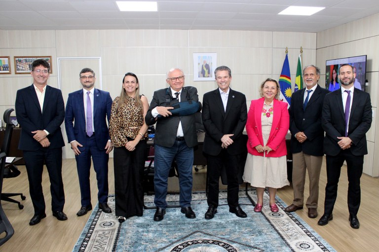 Ministro André de Paula recebe o presidente da Associação Brasileira de Criadores de Camarão para tratar sobre a importação de camarão do Equador