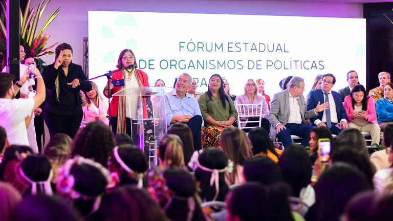 Ministra Cida Gonçalves participa da abertura do Fórum Estadual de Políticas para Mulheres  