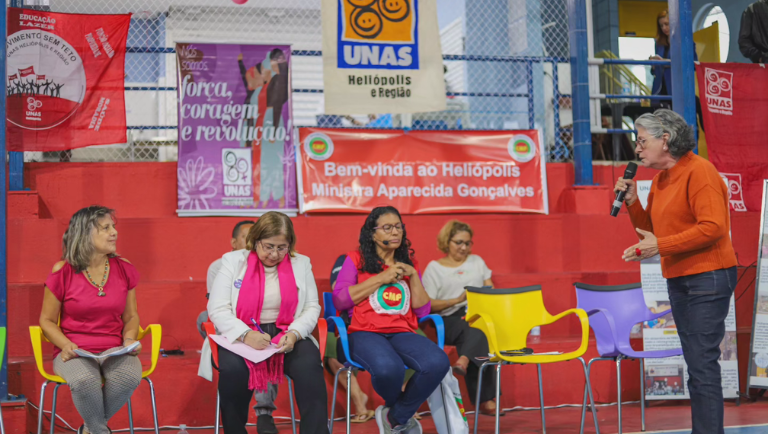 Ministra Cida Gonçalves faz escuta de mulheres em Heliópolis, maior comunidade de São Paulo