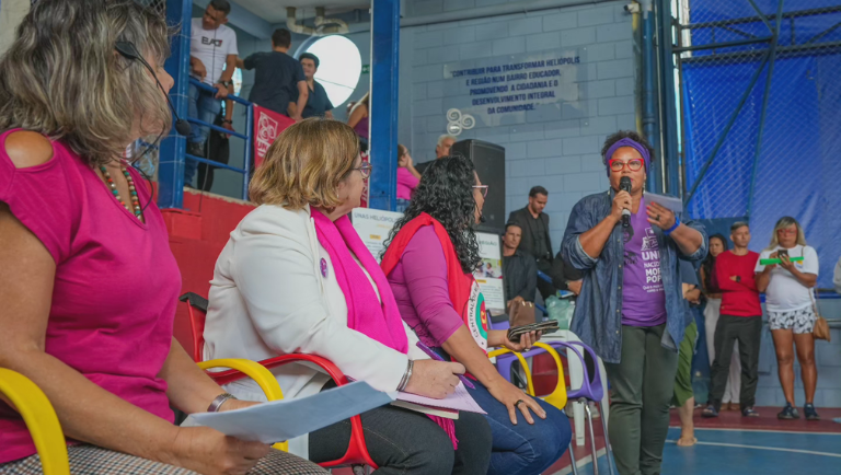 Ministra Cida Gonçalves faz escuta de mulheres em Heliópolis, maior comunidade de São Paulo