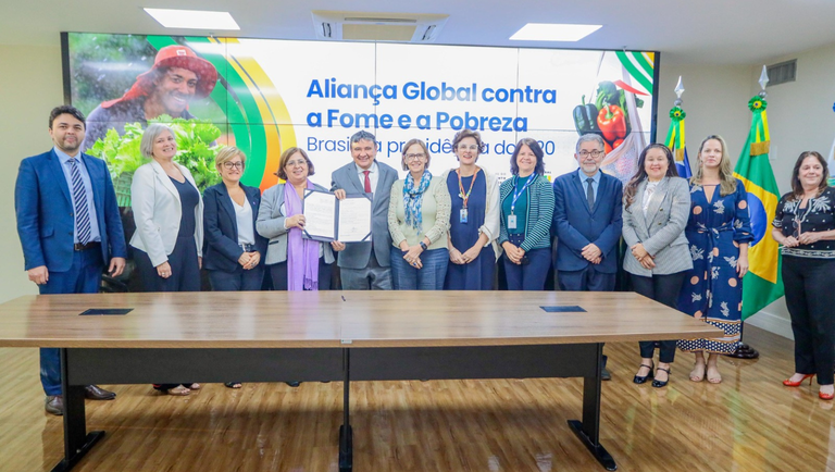 MinistraCidG_SecMMulheres e MDS assinam protocolo de intenções para promover escuta de mulheres responsáveis familiares do Programa Bolsa Famíliaretárias_MDS.png