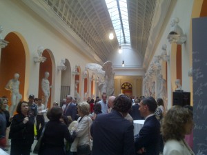 Centenas de pessoas estiveram na abertura da exposição Modigliani no Rio.jpg